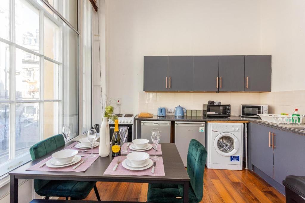 Newcastle'S Most Central Apartment - Sleeps 10 Екстериор снимка