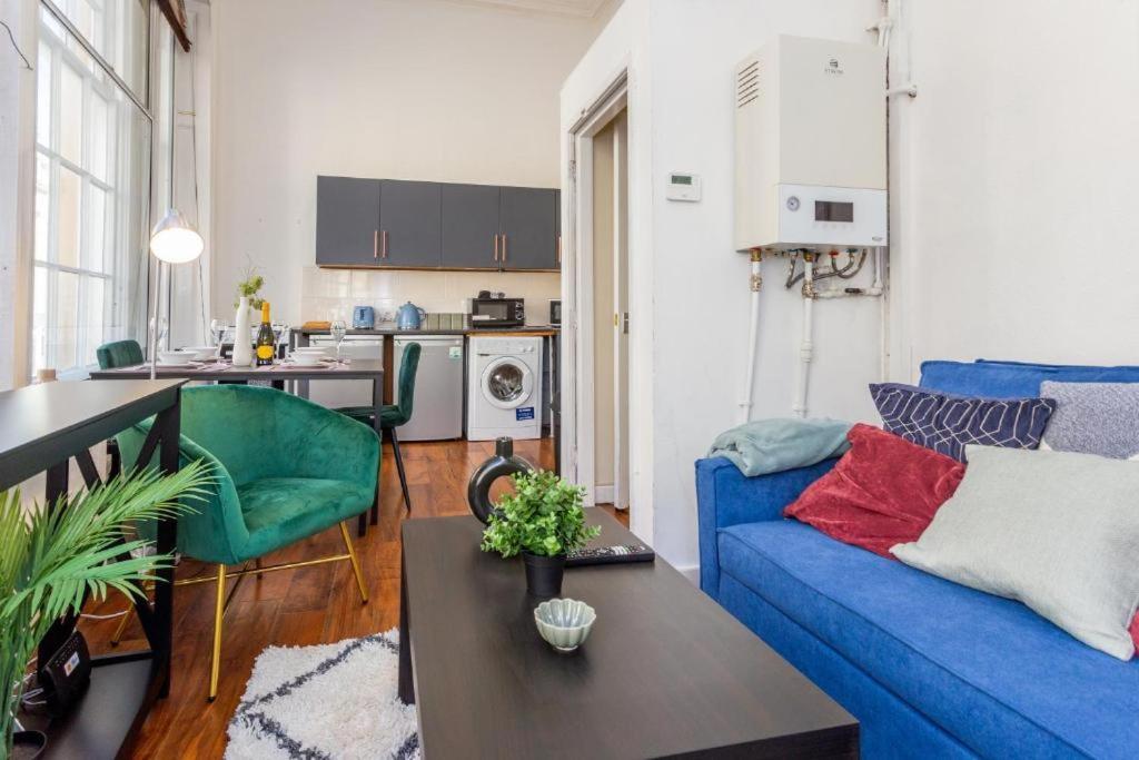 Newcastle'S Most Central Apartment - Sleeps 10 Екстериор снимка