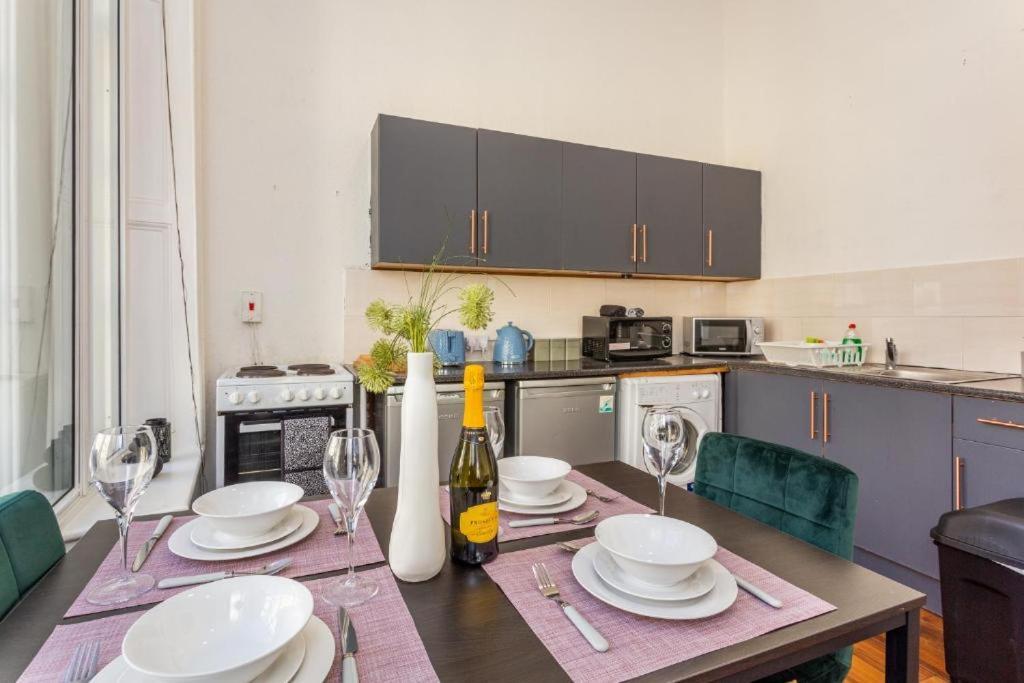 Newcastle'S Most Central Apartment - Sleeps 10 Екстериор снимка