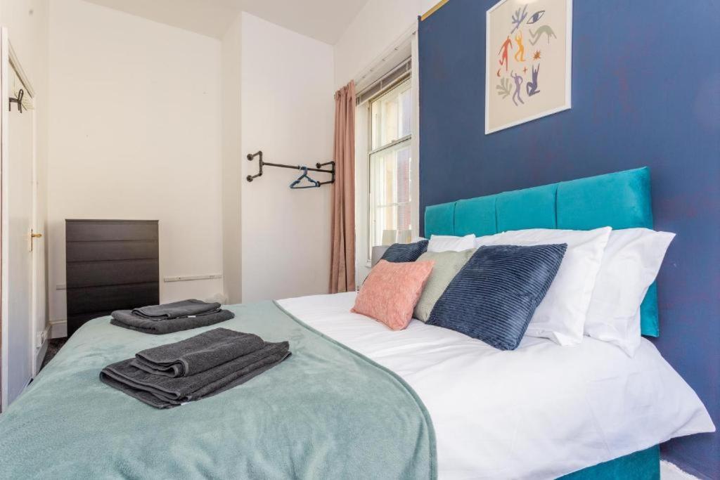 Newcastle'S Most Central Apartment - Sleeps 10 Екстериор снимка