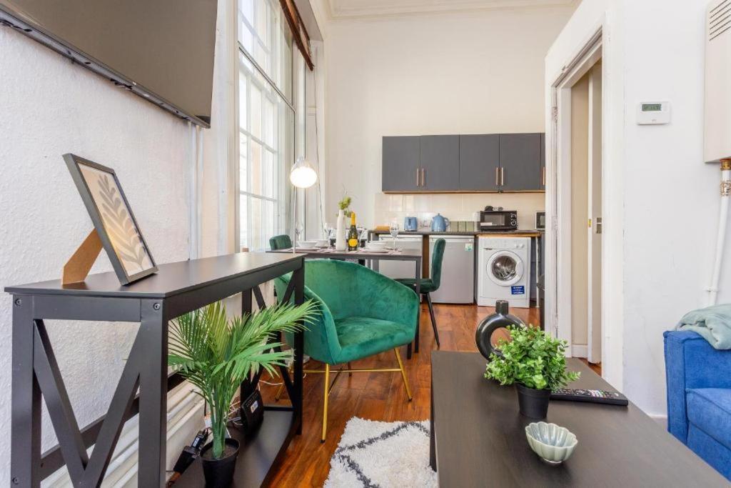 Newcastle'S Most Central Apartment - Sleeps 10 Екстериор снимка