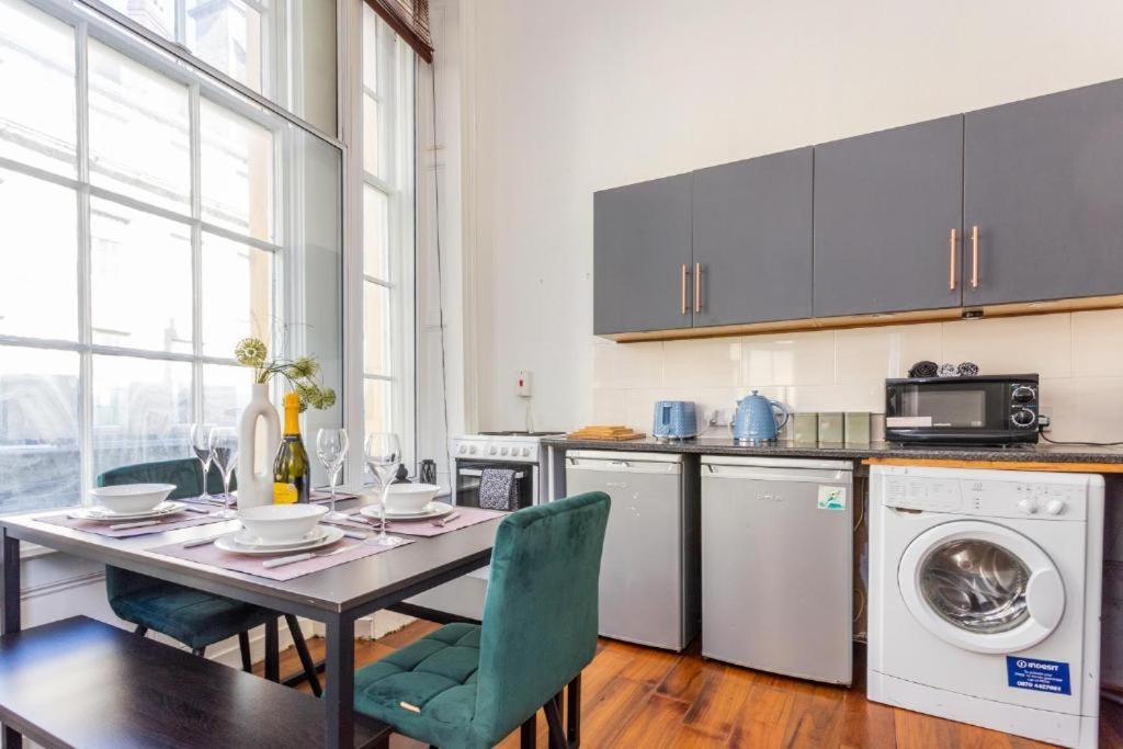 Newcastle'S Most Central Apartment - Sleeps 10 Екстериор снимка