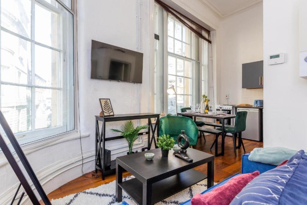 Newcastle'S Most Central Apartment - Sleeps 10 Екстериор снимка