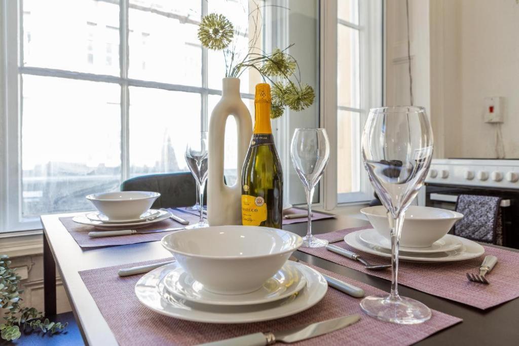 Newcastle'S Most Central Apartment - Sleeps 10 Екстериор снимка