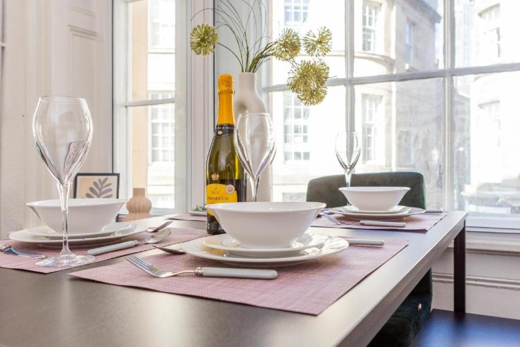 Newcastle'S Most Central Apartment - Sleeps 10 Екстериор снимка