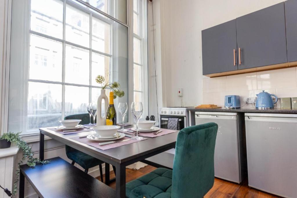 Newcastle'S Most Central Apartment - Sleeps 10 Екстериор снимка