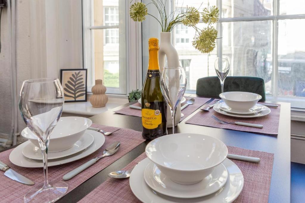 Newcastle'S Most Central Apartment - Sleeps 10 Екстериор снимка
