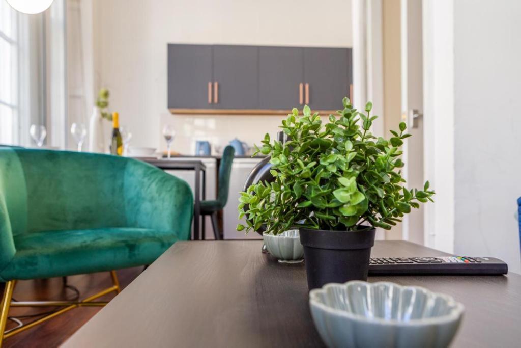 Newcastle'S Most Central Apartment - Sleeps 10 Екстериор снимка