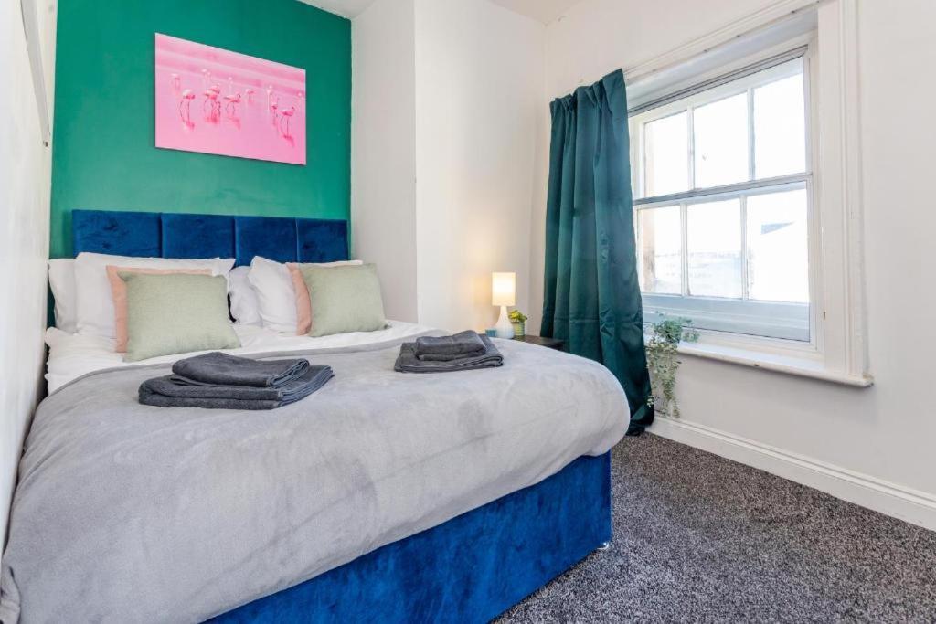 Newcastle'S Most Central Apartment - Sleeps 10 Екстериор снимка